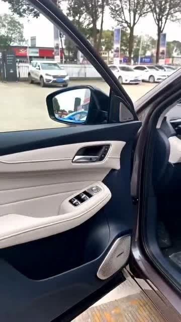 闺蜜开国产车视频,闺蜜视频展现国产车魅力瞬间