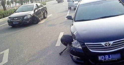 日式车撞国产车视频,现场惊心动魄！